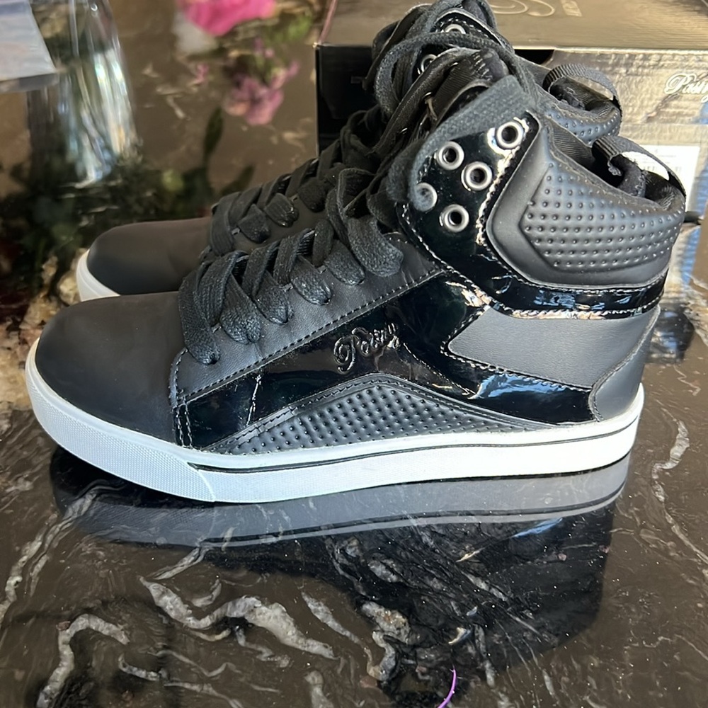 Pastry Pop Tart 2.0 Sneaker Size 6 M